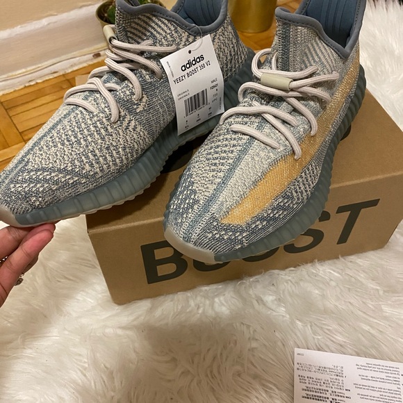 Yeezy Boost - Picture 4 of 11